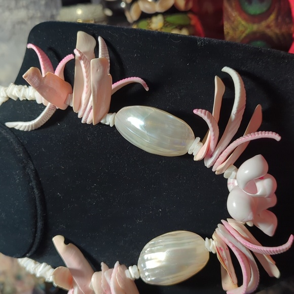 Shell Necklace - Picture 2 of 4